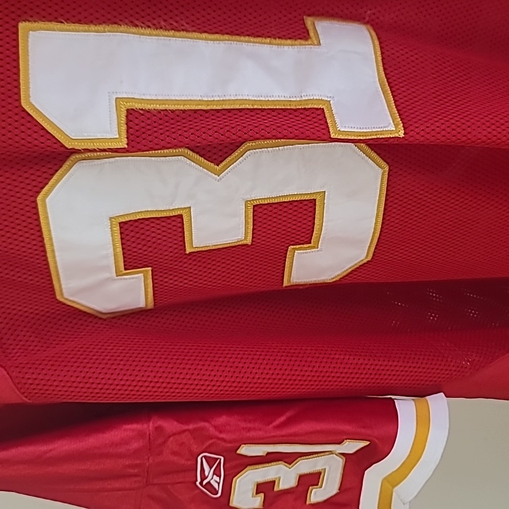🔥VERY HOT CHIEFS🔥 ONE OF A KIND PRIEST HOLMES REEBOK RED WHITE AND YELLOW🔥🔥